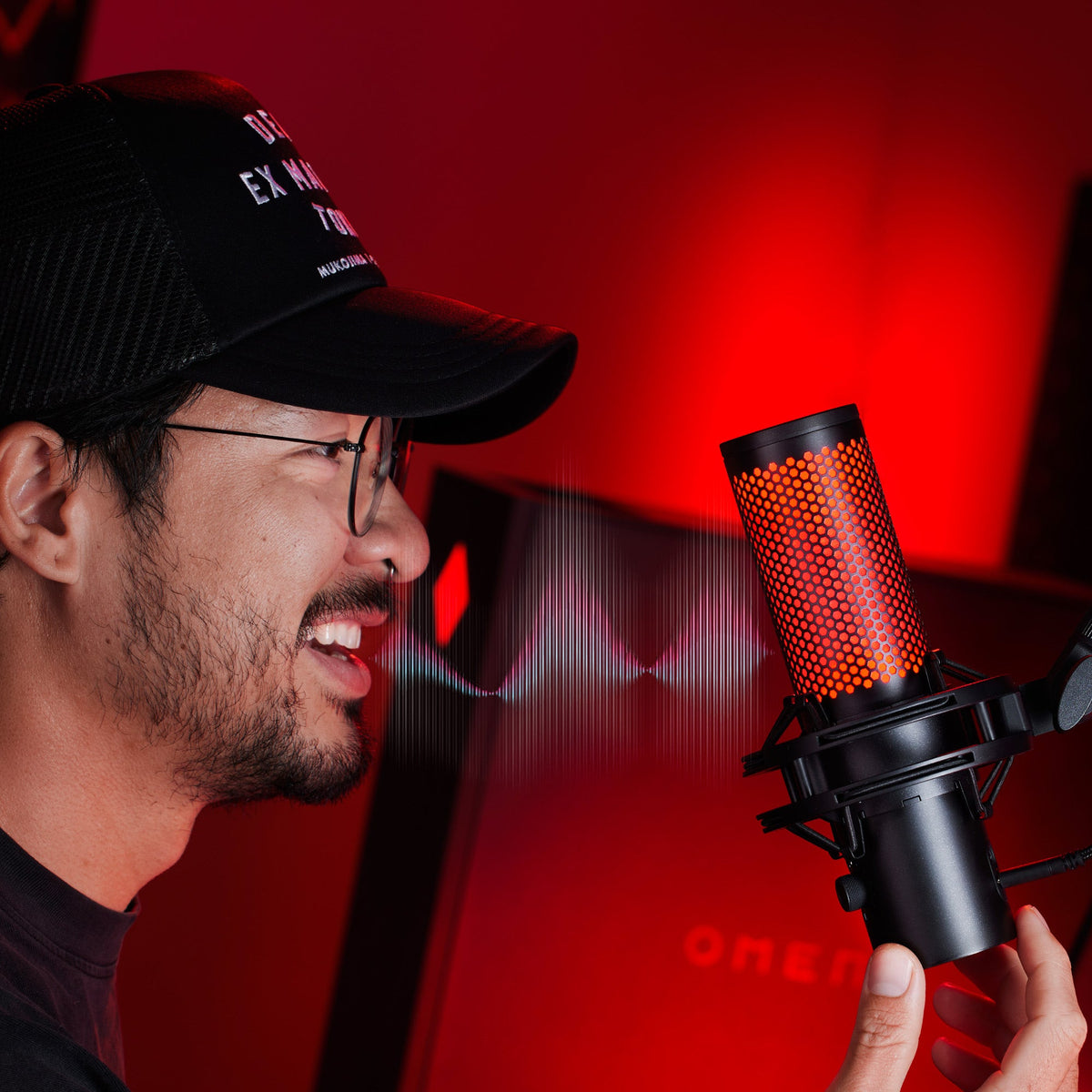 HyperX Bundle - Cloud Flight 2 Wireless Headset, QuadCast 2 Microphone